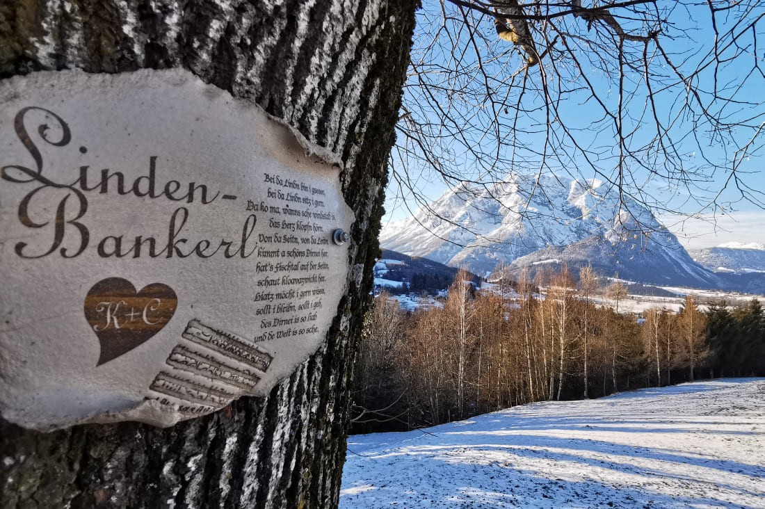 Lindenplatzerl auf dem Bauernhof Lutzmannhof