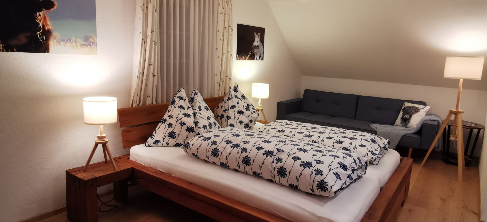 Komfortable Schlafzimmer in den Ferienwohnungen am Bauernhof Lutzmannhof in Irdning, Österreich