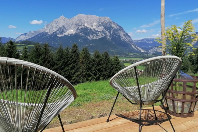 Eigene Terrasse mit Blick auf die steirischen Berge